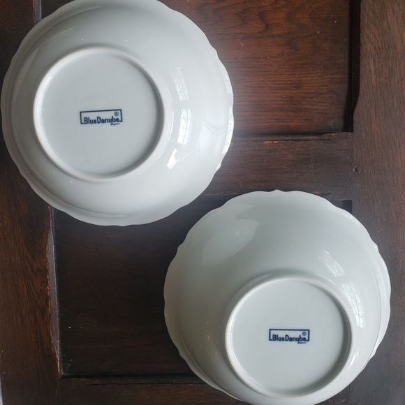 Blue Danube 9" Round Vegetable Bowl - Picture 2 of 2